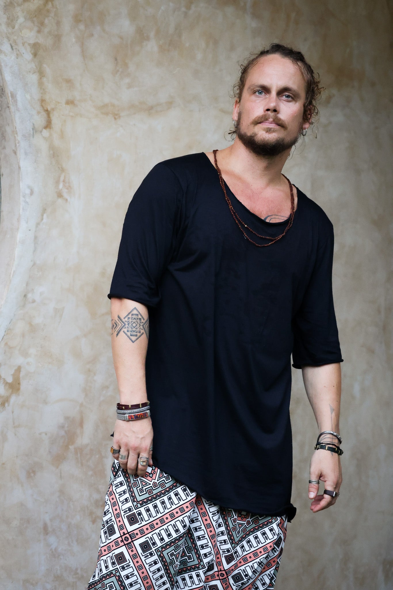 VALO Design Shirt HIHA TEE - A perfect slim fit oversize 3/4 Sleeve Round-Neck Tee shirt is a combination of quality eco lux bamboo fabric and stylish diagonal cut.