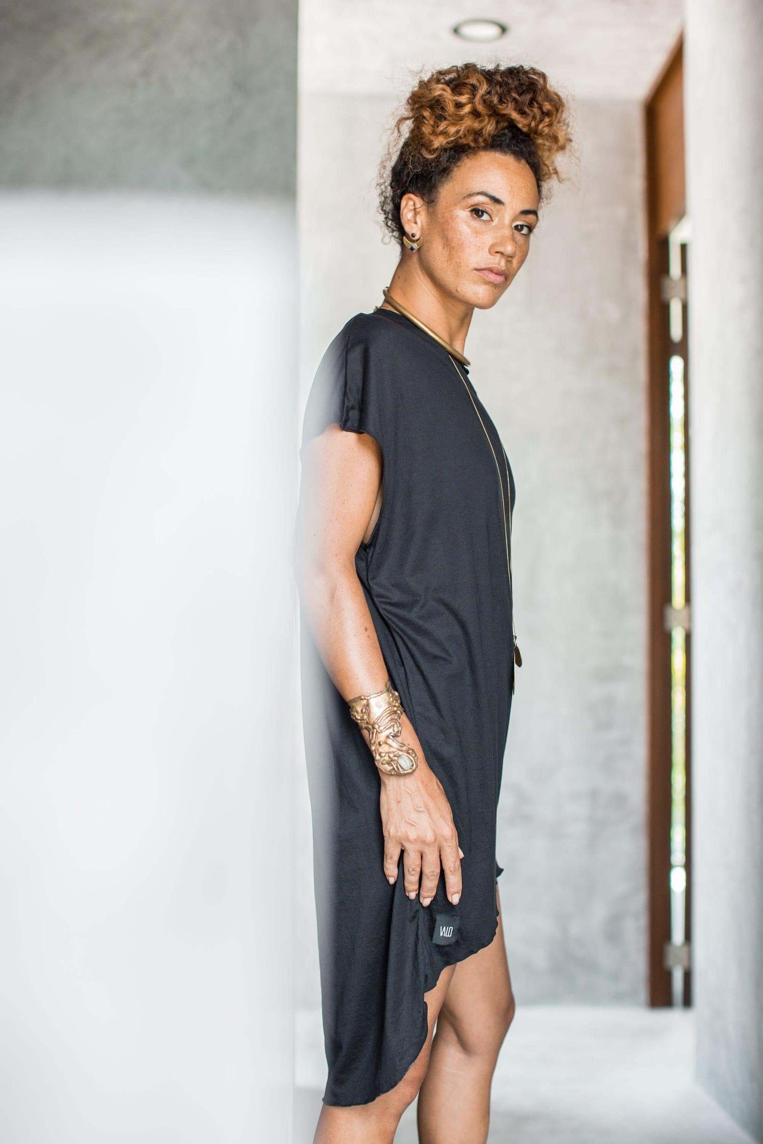 ISO - loose and comfortable asymmetric oversized t-shirt cropped top - VALO Design Clothing