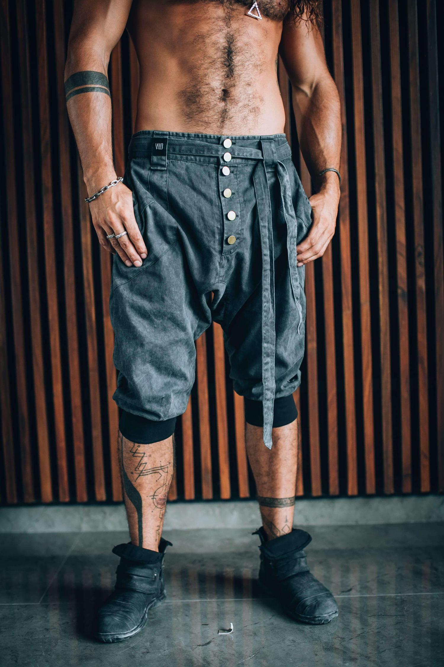 VALO Design Clothing Capris KIVI CAPRI – Crafted from high-quality 100% cotton tipis with a stonewashed effect for a unique look and superior softness