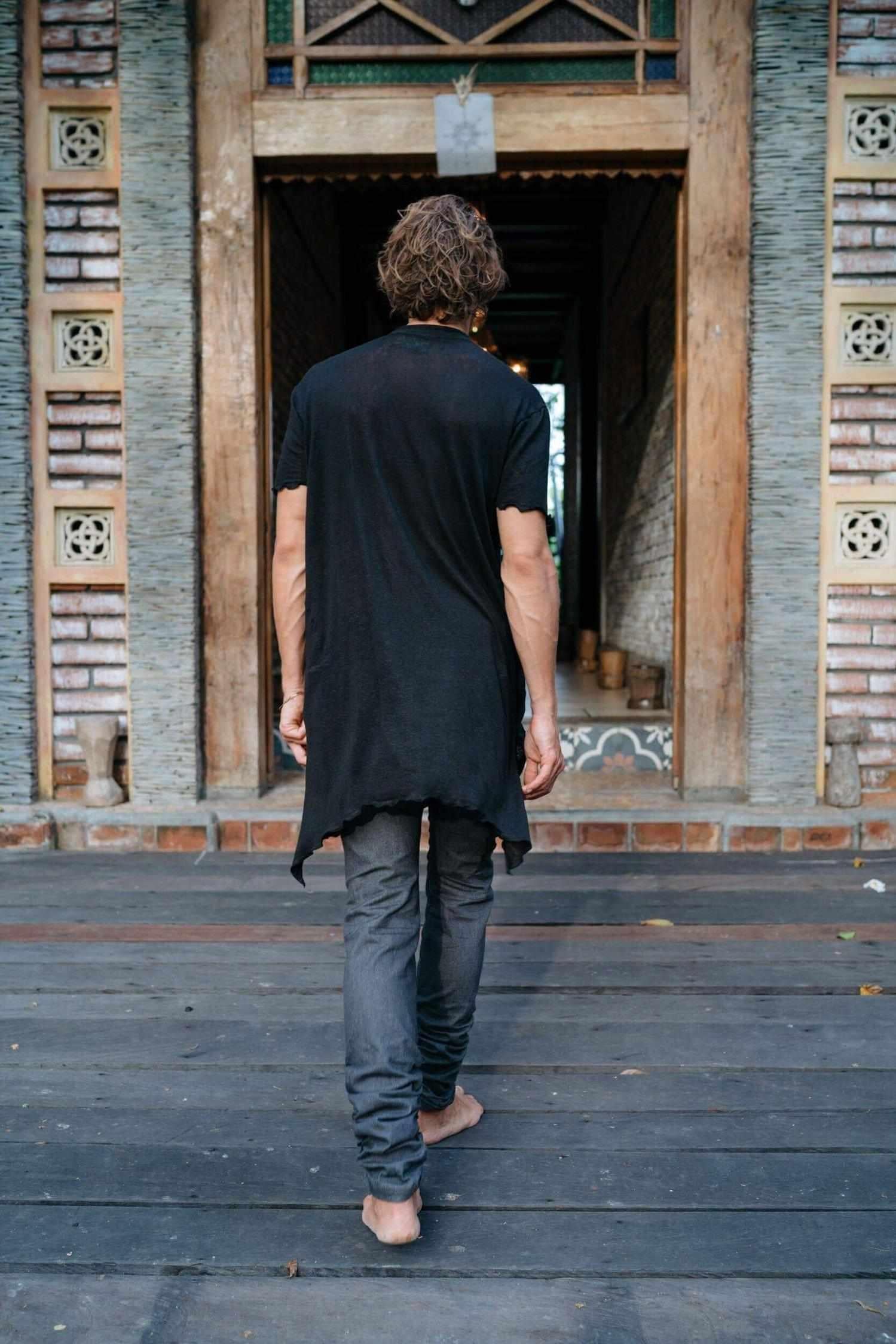 VALO Design Clothing KURTAN - Bamboo oversize tee with top button up and asymmetric side cuts
