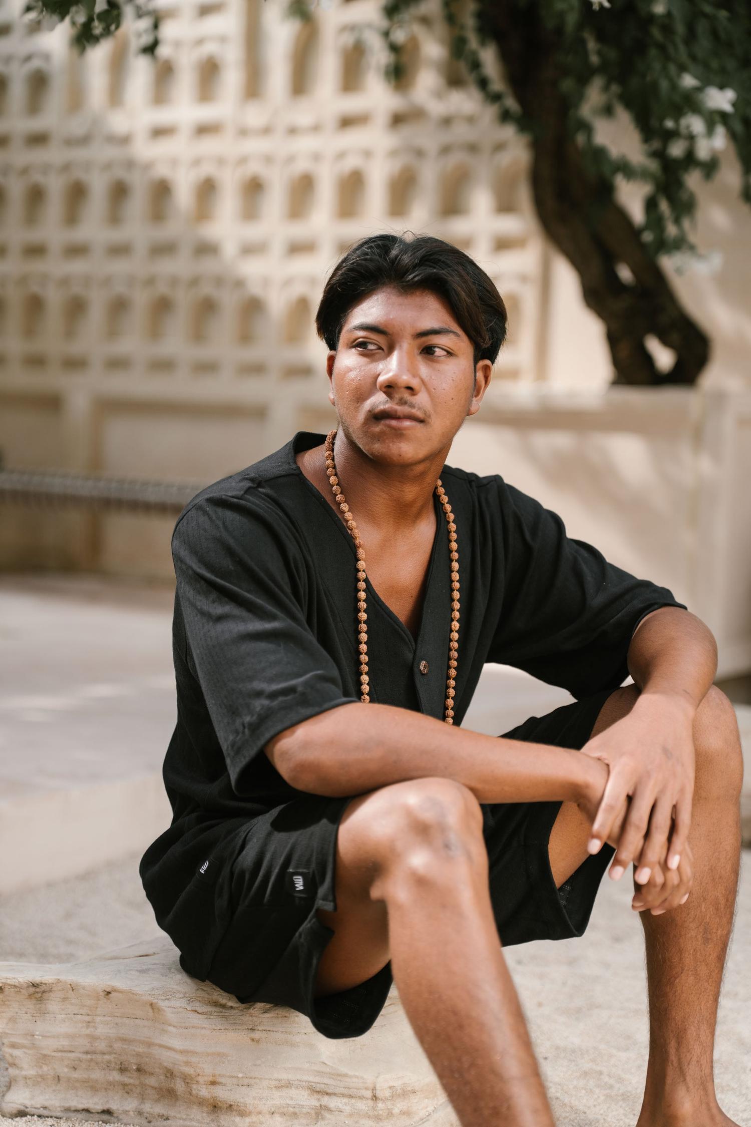 VALO Design Shirt LOMA – Breathable and smooth 100% cotton printed shirt, featuring unique wooden buttons and stylish medium-length sleeves.