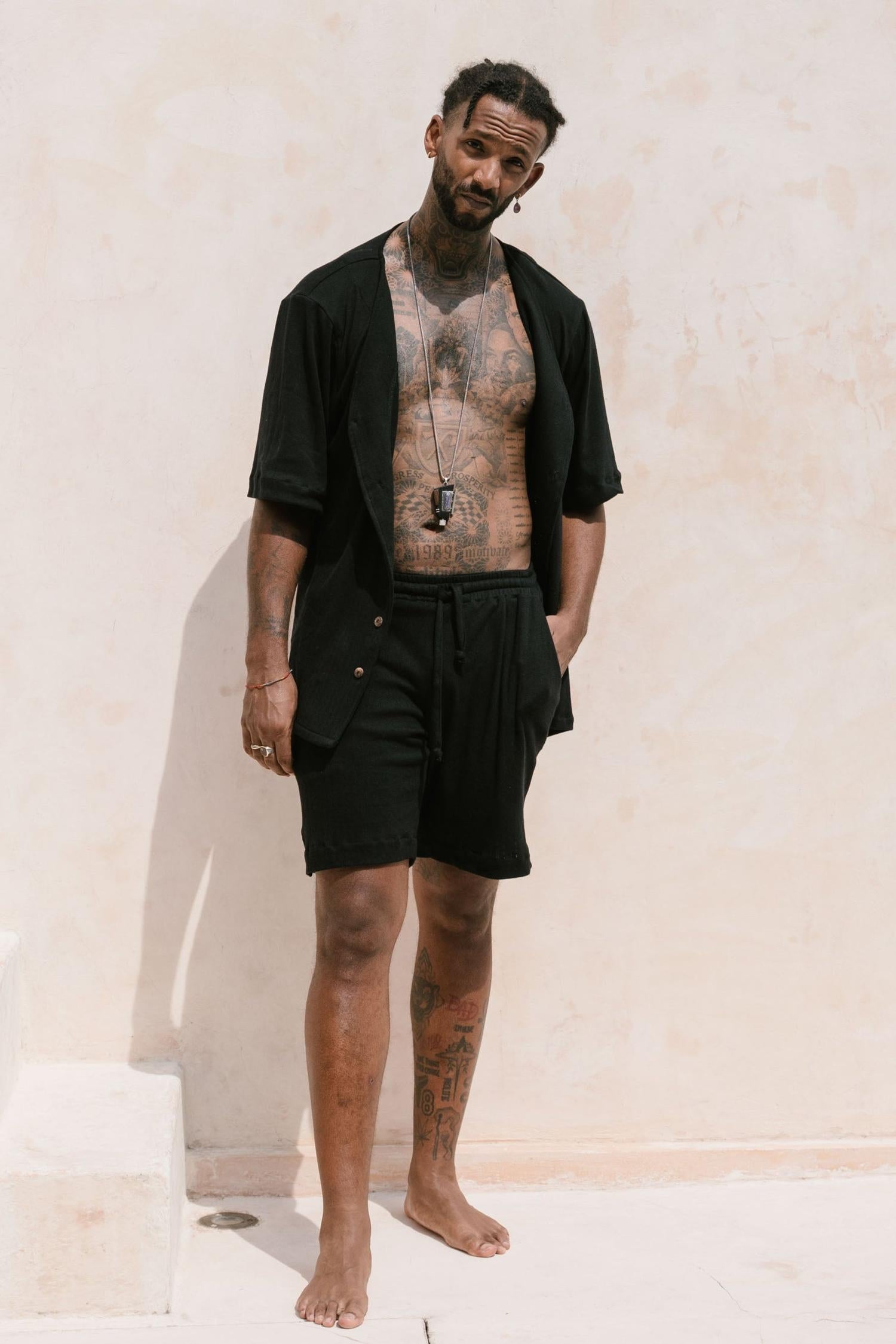 VALO Design Shirt LOMA – Breathable and smooth 100% cotton printed shirt, featuring unique wooden buttons and stylish medium-length sleeves.