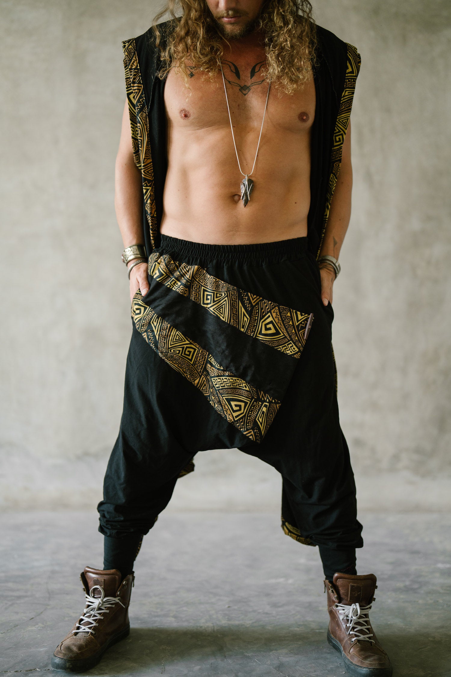 VALO Design Cape TAIKA WARRIOR – A striking hooded cape inspired by the Warrior of Light, crafted from exceptionally resilient and durable fabric.