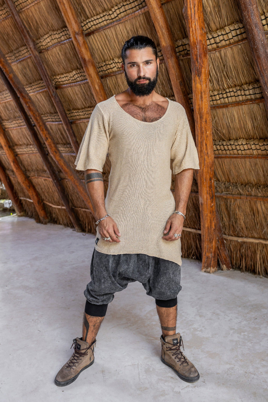 VALO Design Shirt HIHA TEE KNIT – A perfectly loose-fit oversized 3/4 sleeve round-neck tee, crafted with high-quality artisanal craftsmanship. Made from 100% natural cotton yarn, hand-knit into a standout style with a diagonal-cut bottom.