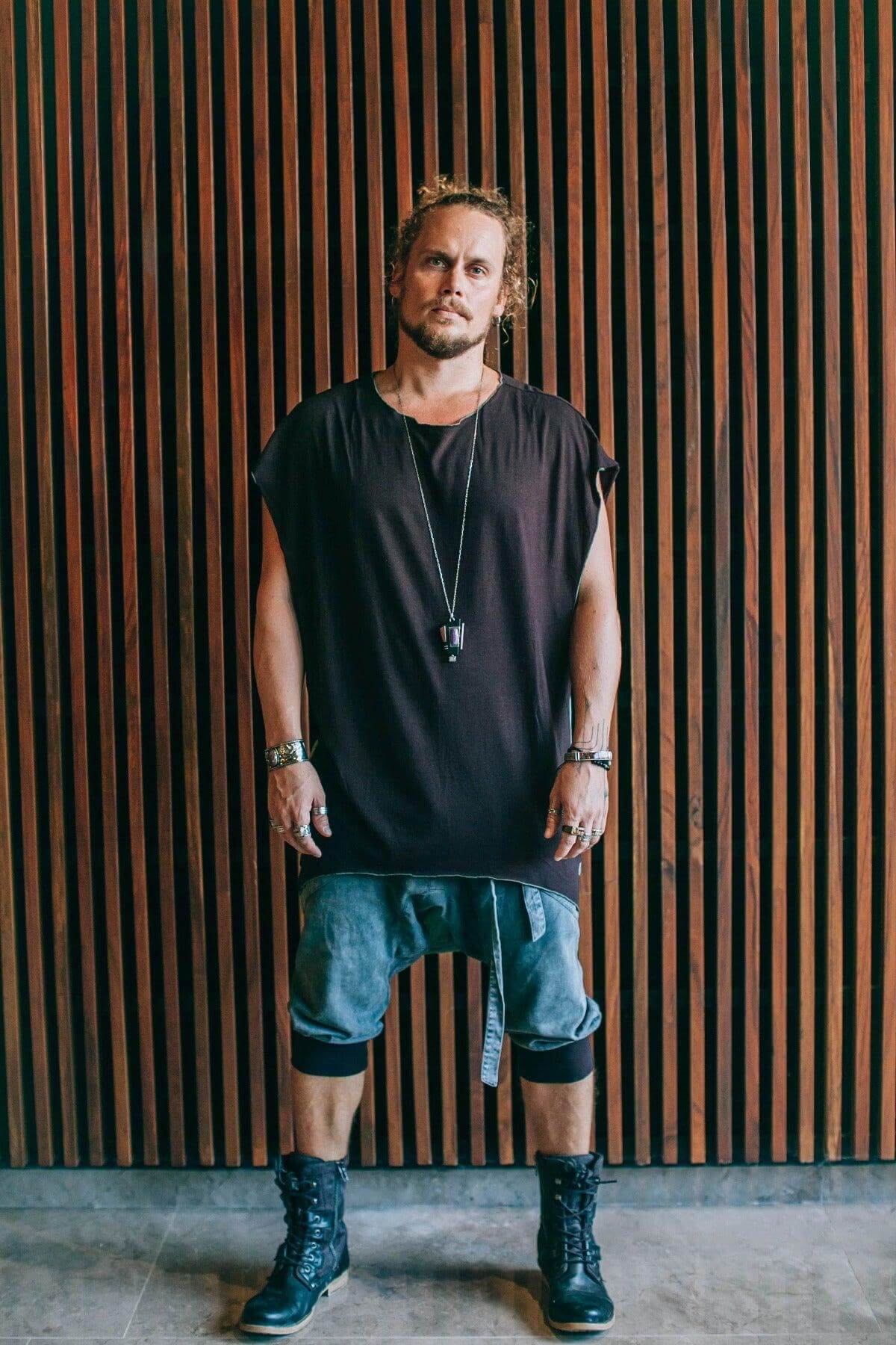 ISO - loose and comfortable asymmetric oversized t-shirt cropped top - VALO Design Clothing 