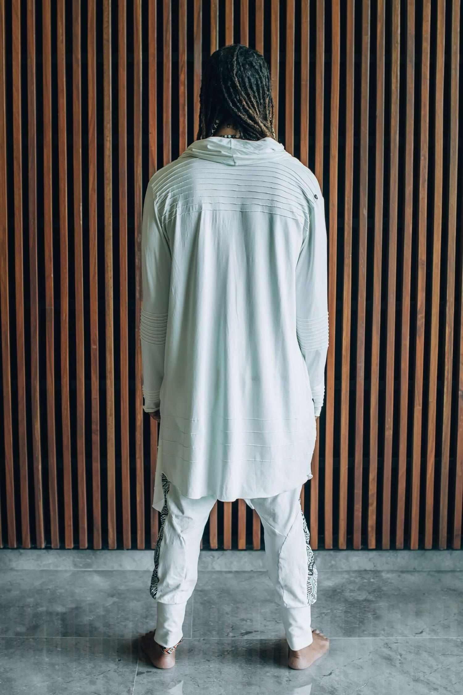 VALO Design Hoodies KUU – A unique hooded vest made from 97% eco-friendly bamboo and 3% spandex. Ultra-soft and breathable, it feels like a second skin.