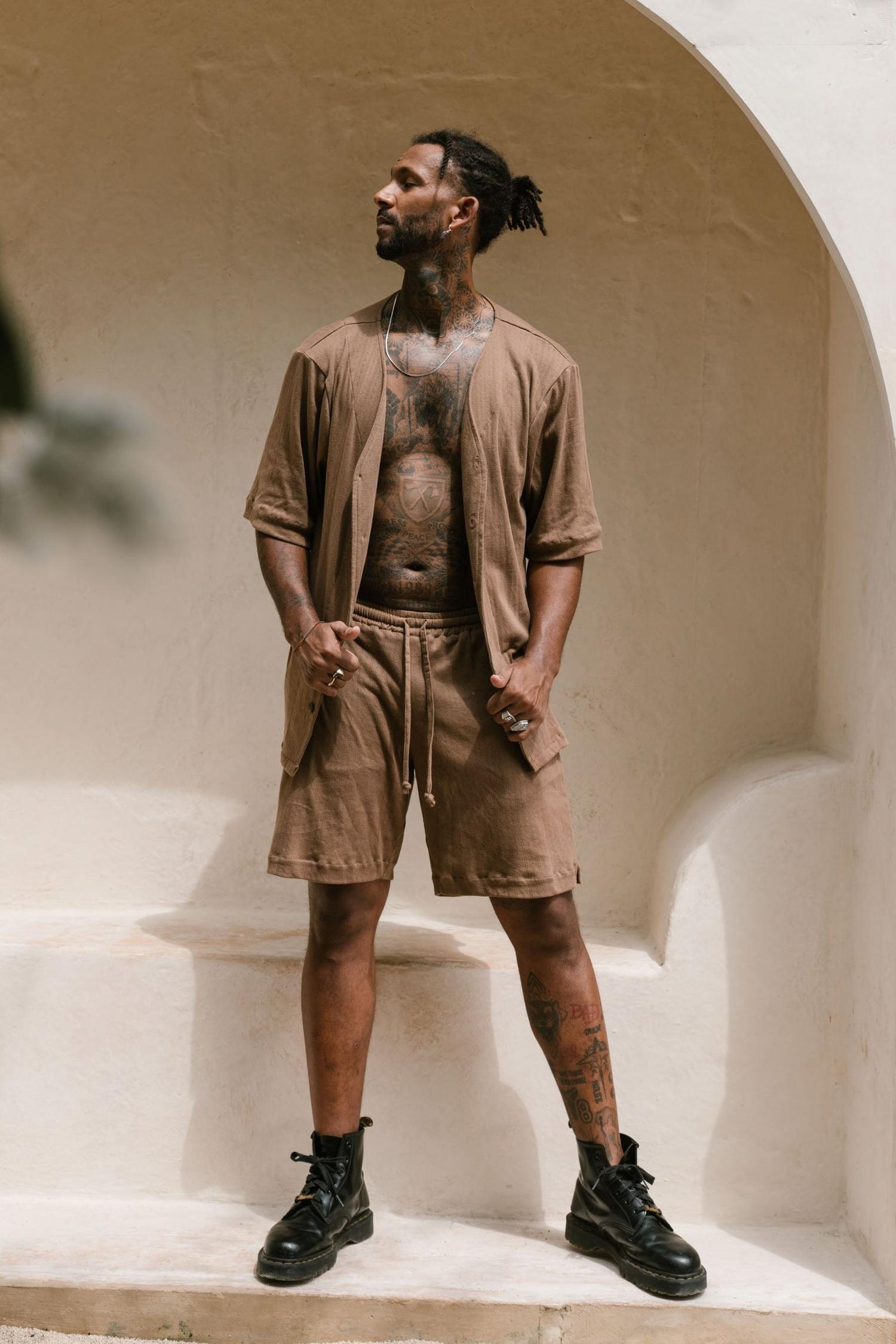 VALO Design Shirt LOMA – Breathable and smooth 100% cotton printed shirt, featuring unique wooden buttons and stylish medium-length sleeves.