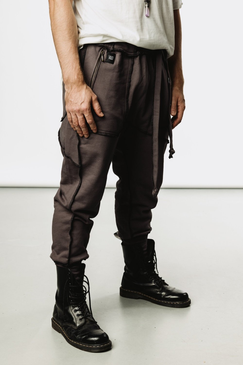 VALO Design Pants NORTHENER - These jogger style cotton pants are made from high quality and durable 100% Cotton French Terry fabric. Two zipper pockets on the sides, unique overlock stitching details.