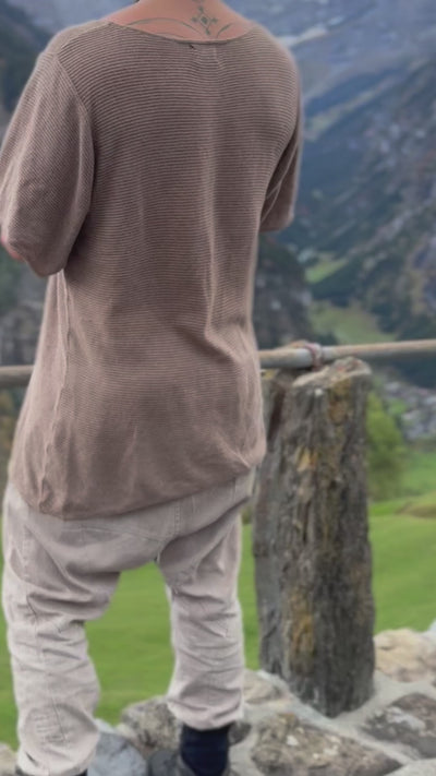 VALO Design Shirt HIHA TEE KNIT – A perfectly loose-fit oversized 3/4 sleeve round-neck tee, crafted with high-quality artisanal craftsmanship. Made from 100% natural cotton yarn, hand-knit into a standout style with a diagonal-cut bottom.