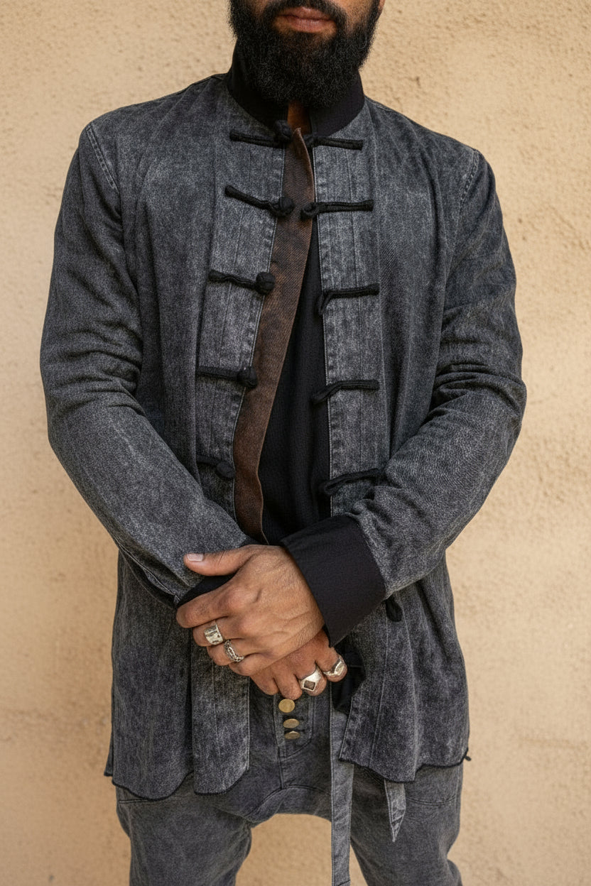 VALO Design Jackets SHAOLIN – Detailed craftsmanship with unique hand-knotted buttons, a timeless oriental boho style. Stonewashed smooth cotton body with convenient pockets for your essentials.