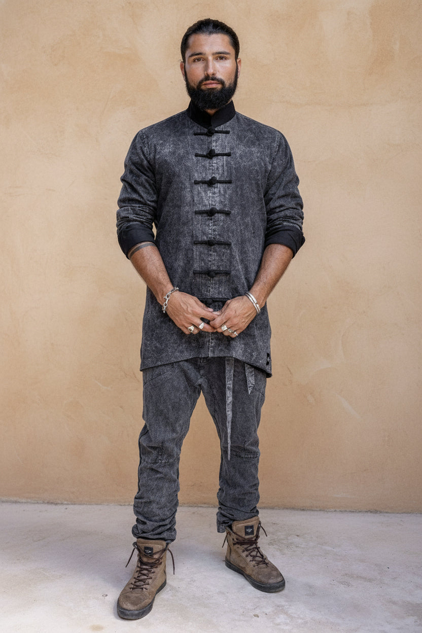VALO Design Jackets SHAOLIN – Detailed craftsmanship with unique hand-knotted buttons, a timeless oriental boho style. Stonewashed smooth cotton body with convenient pockets for your essentials.