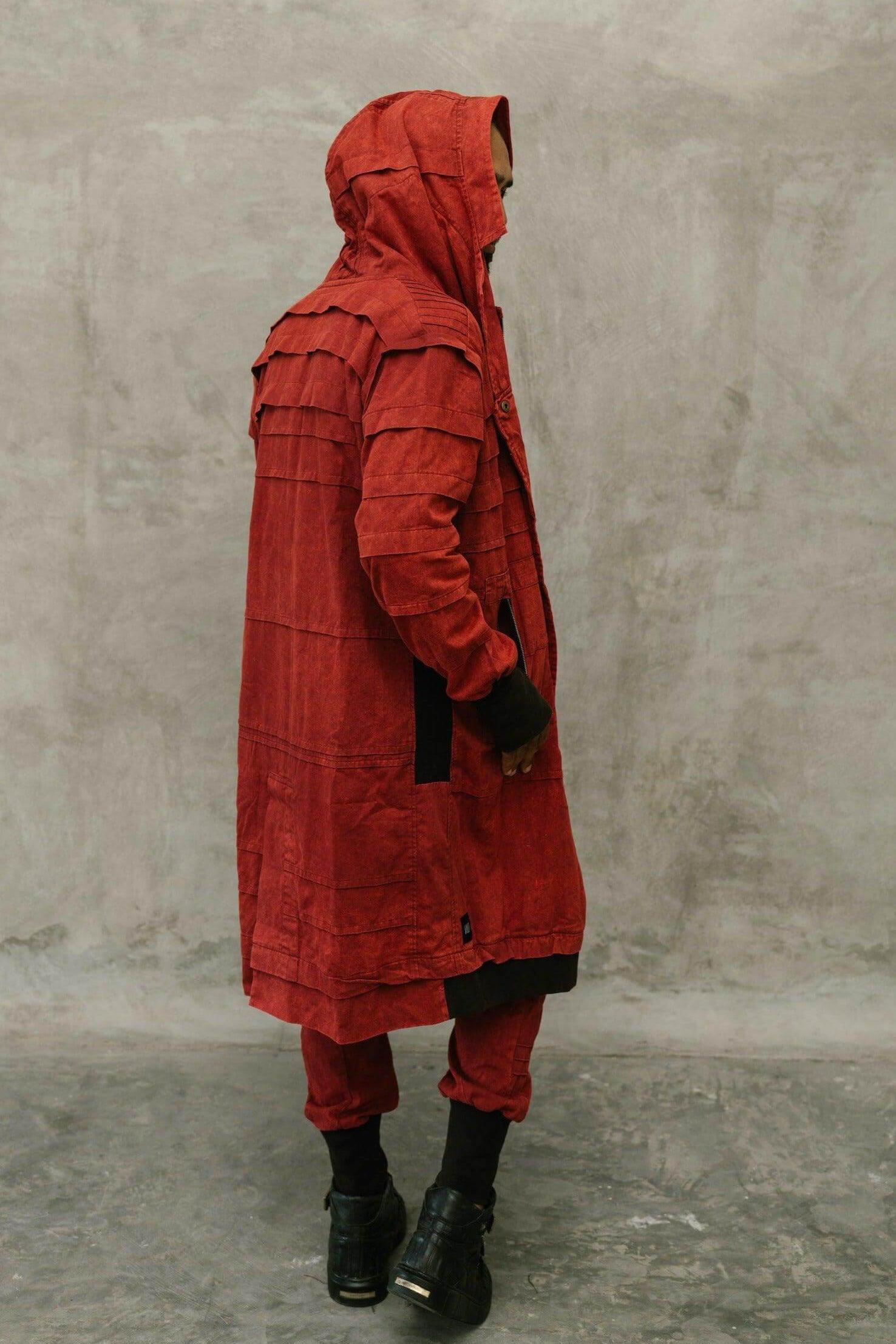 VALO Design Jacket SISU – Crafted from 100% stonewashed cotton for a unique rugged look. Features a large hood, long zipper closure, two zip pockets, and thumbhole sleeves for comfort and functionality.