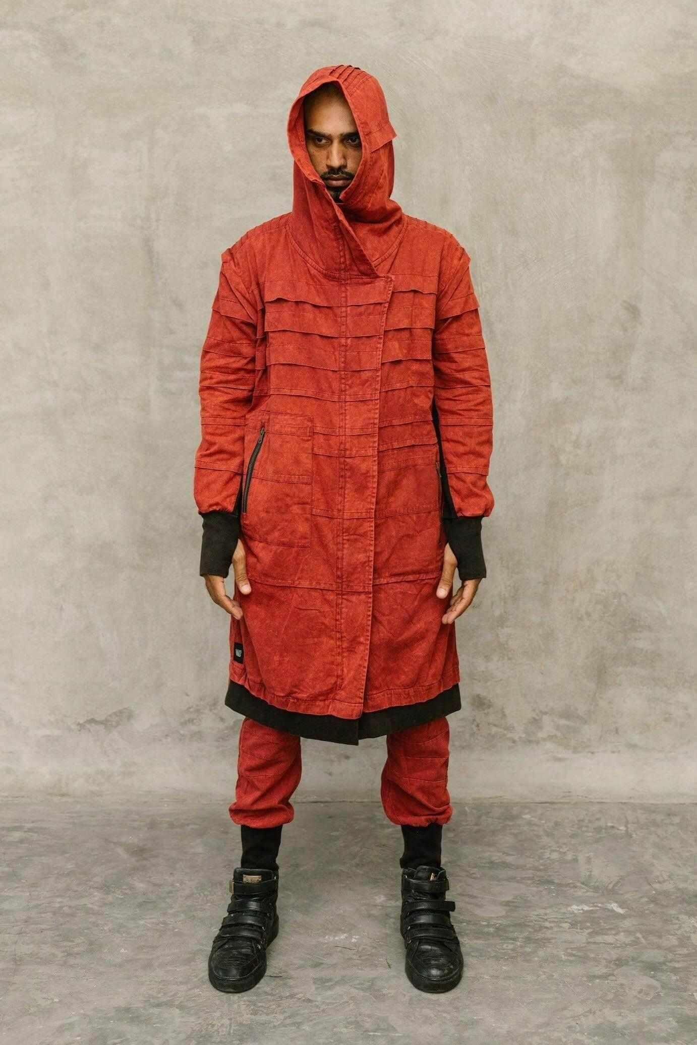 VALO Design Jacket SISU – Crafted from 100% stonewashed cotton for a unique rugged look. Features a large hood, long zipper closure, two zip pockets, and thumbhole sleeves for comfort and functionality.