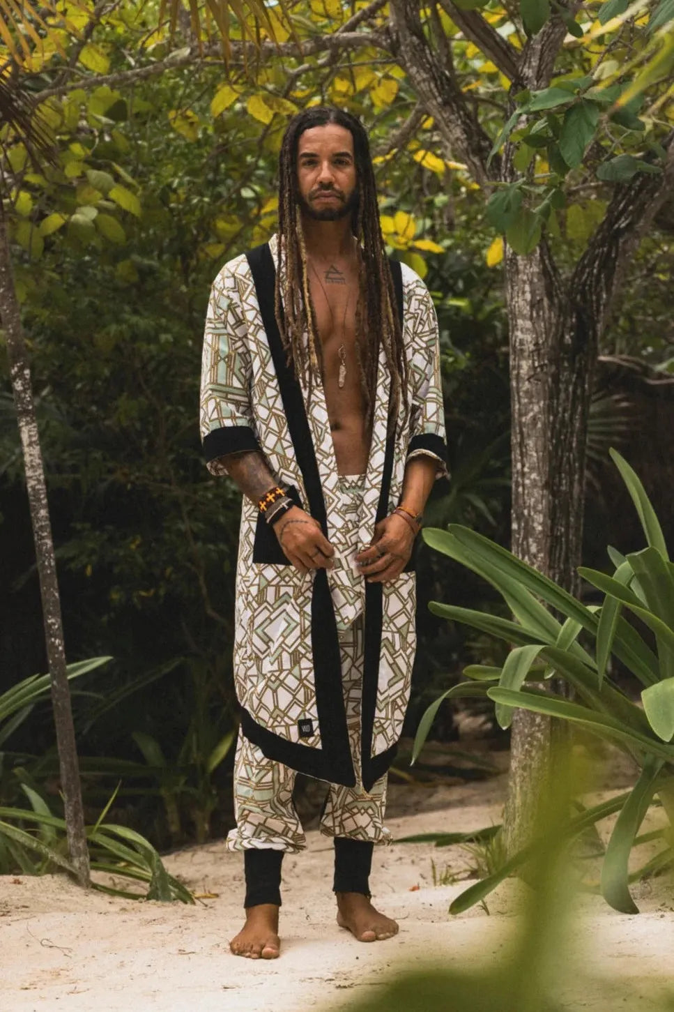 Valo Spirit Outfit White Geometric